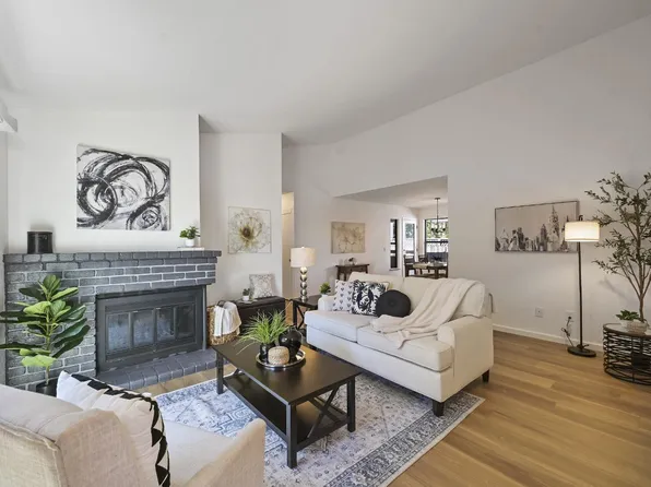 15 Ahlstrom Drive, Cotati, CA 94931