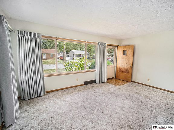 4th image of 2225 S 59th St