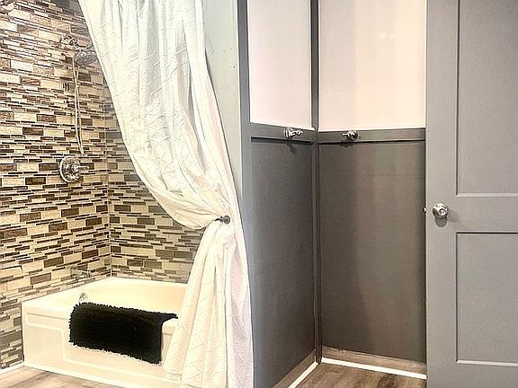 Tub area
