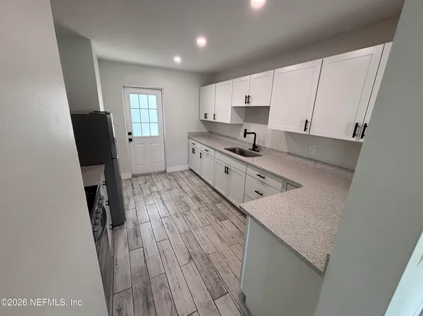 125 Cedar Ave, Cocoa Beach, FL 32931