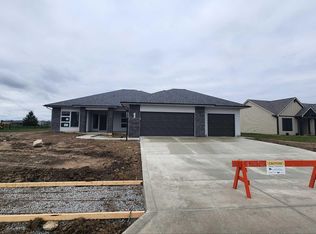 2017 Fairway Dr, Auburn, IN 46706