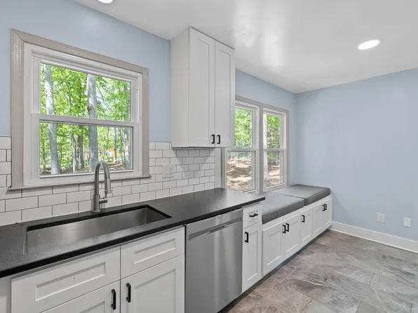 7921 Castlelake Ct, Raleigh, NC 27615