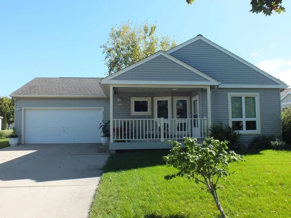 1221 Lombardi WAY, Waukesha, WI 53186