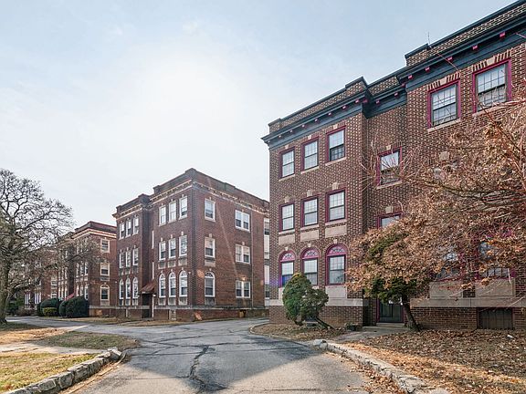 5th image of 2254 Bryn Mawr Ave APT 2C