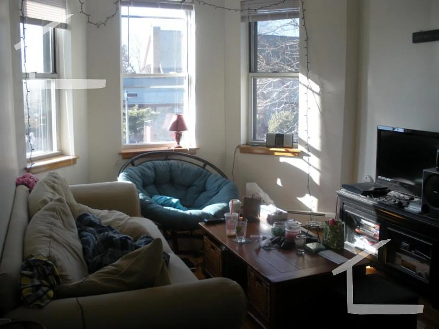 Nice, large, sunny 1 bed unit near the Green Line. — Photo 3