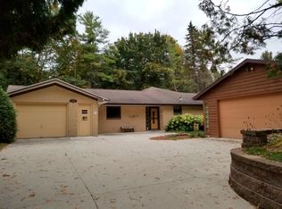 137 Park Rd, Two Rivers, WI 54241