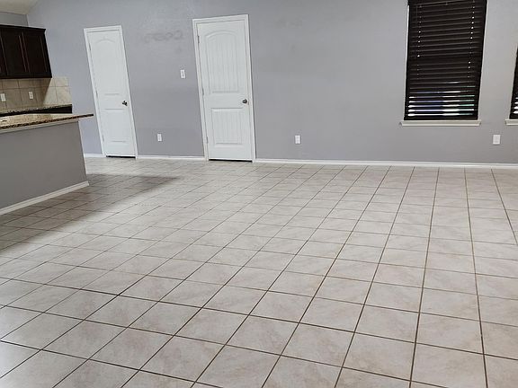 4th image of 517 Clearlake Dr