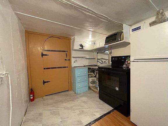 5th image of 170 N Yonge St Lot 44