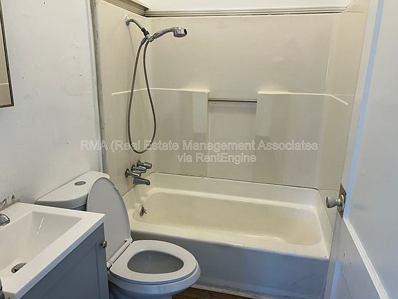 4th image of 821 Williams St