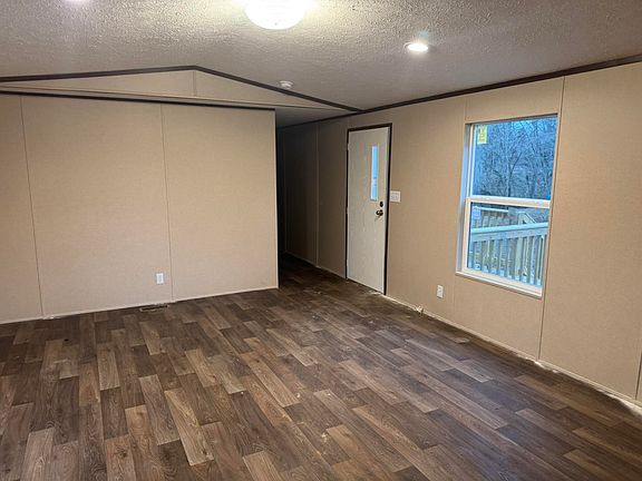 4th image of 237 Valley Circle Dr