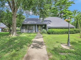 1912 Trout Valley Dr, Champaign, IL 61822