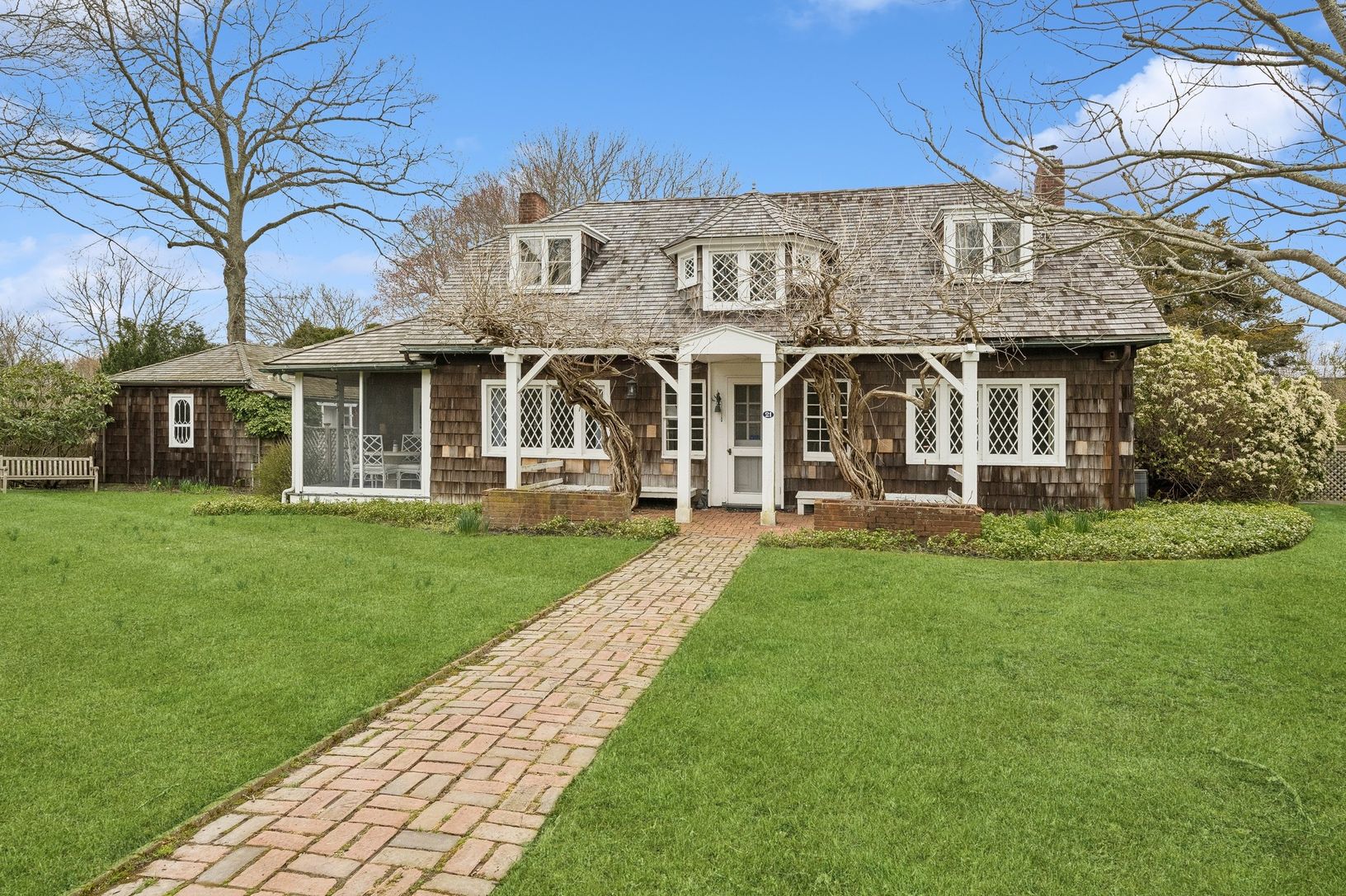  FRONT WALKWAY