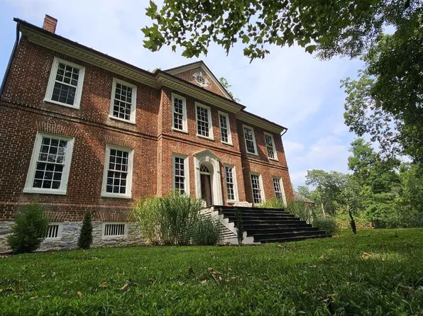 296 Piedmont Ln, Charles Town, WV 25414