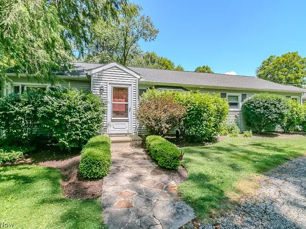 8422 Holly Hill Rd, Novelty, OH 44072