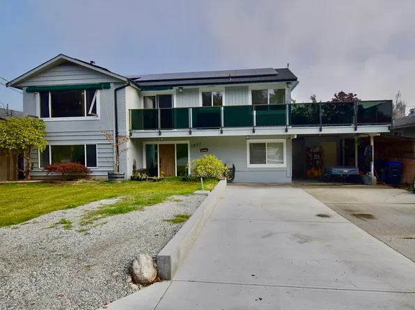 1822 Hall Rd, Sechelt, BC V7Z 0A9