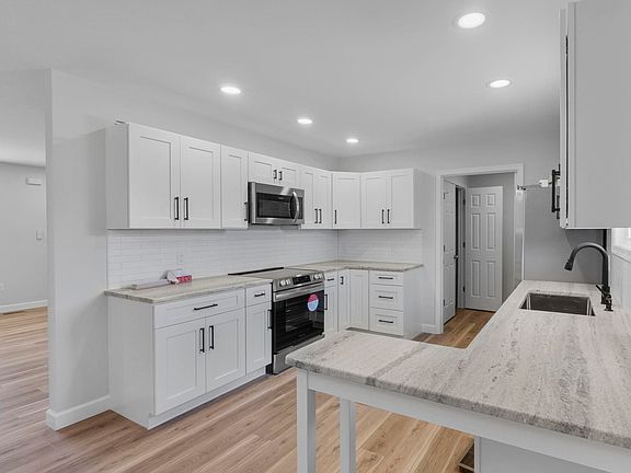 2nd image of 140 Dogwood Hts