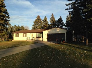 208 14th Ave SE, Devils Lake, ND 58301
