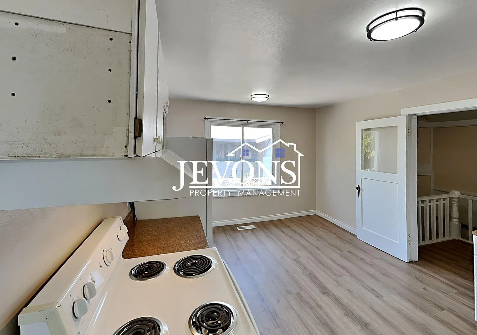 $250 Off First Month's Rent. Charming 2 Bed, 1 Bath Home with Fenced Yard and Garage. — Photo 3