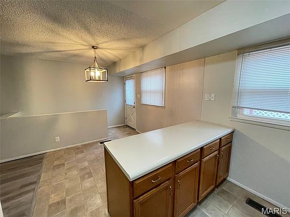 5th image of 429 Shepley Dr