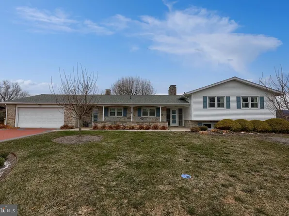 161 Crest Dr, Boyertown, PA 19512
