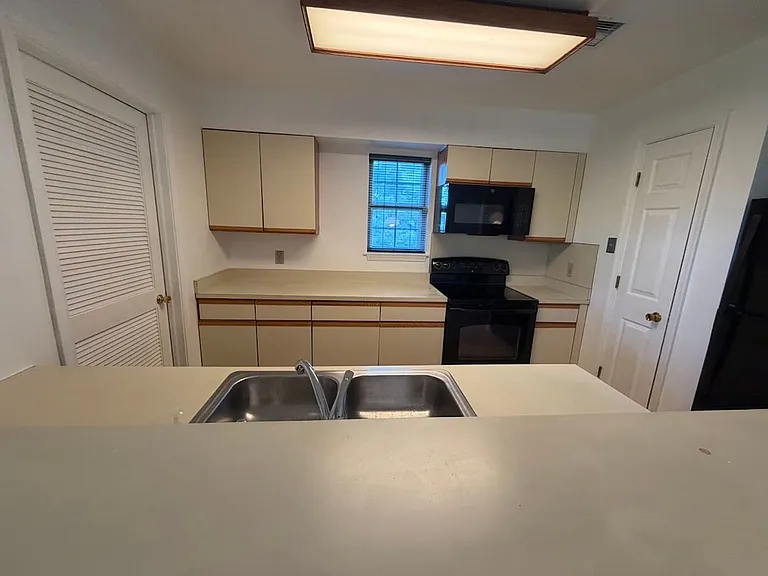 812 Christopher Dr — Photo 7