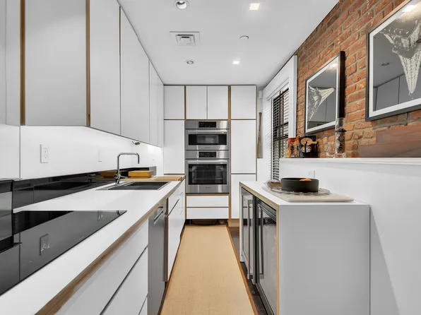 334 Grand Street image 21 of 24