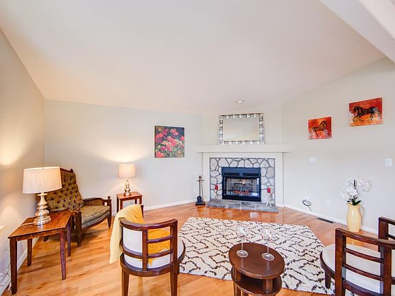 4th image of 3171 Birchwood Ln