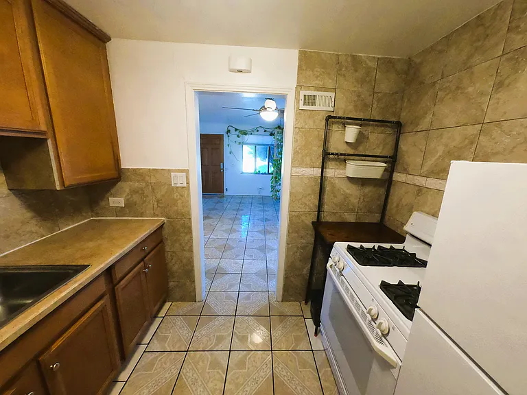 3258 N Saint Paul St — Photo 22