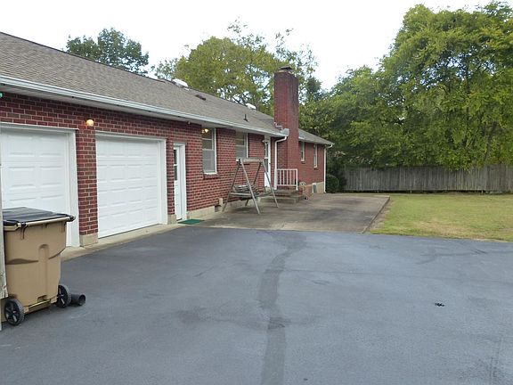 2nd image of 702 N Graycroft Ave