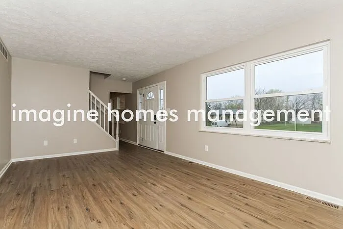 Building Photo - 1409 Hilltree Dr