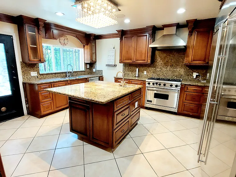 1445 Crestview Ct — Photo 13