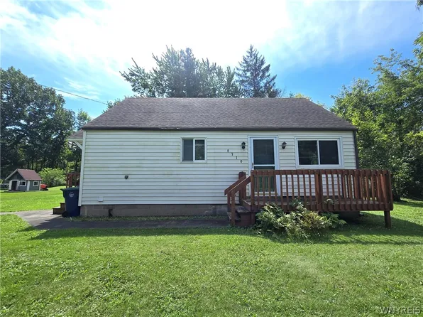 8710 Coleman Rd, Barker, NY 14012