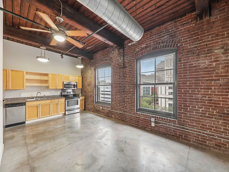 Stadium Loft Apartments — Photo 23