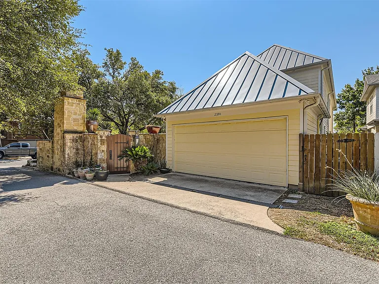 2390 W 8th St — Photo 36