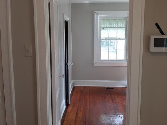 2nd image of 423 Plowden Ave