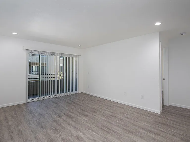 Mission Pacific Apartments — Photo 29