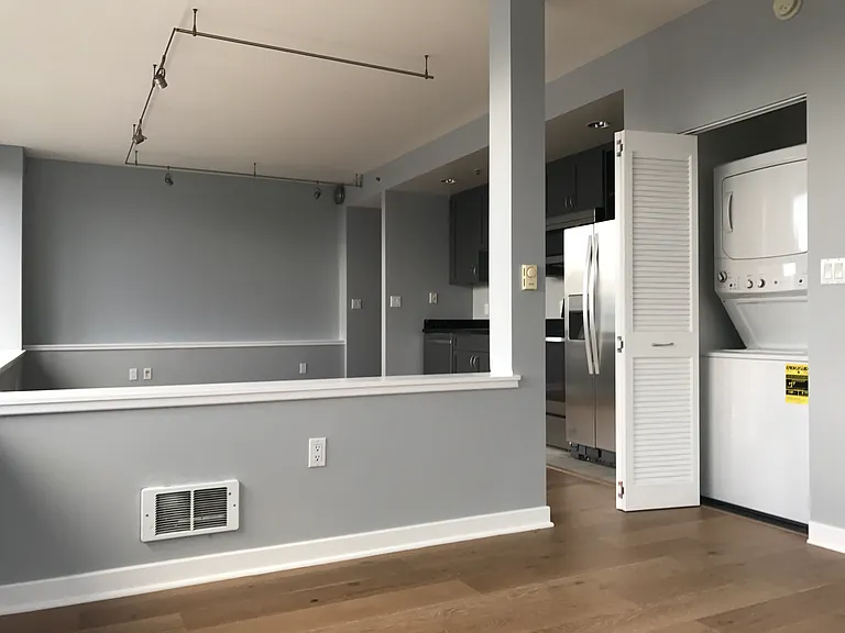260 King St #1217 — Photo 9