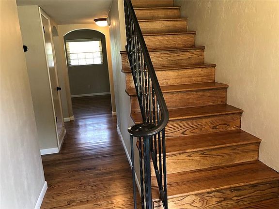 2nd image of 2604 Carlton Way