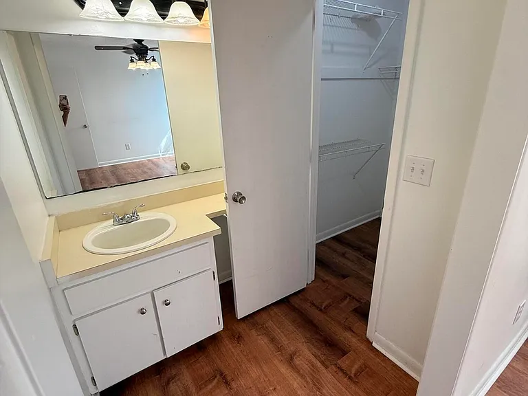 925 Hunting Ridge Rd — Photo 9