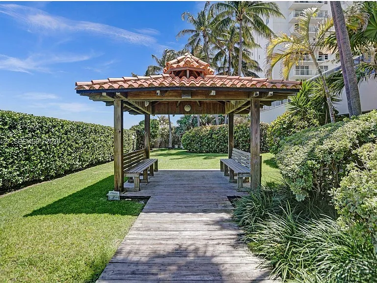 5757 Collins Ave — Photo 11