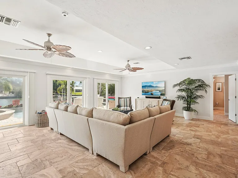85 S Polk Dr — Photo 18