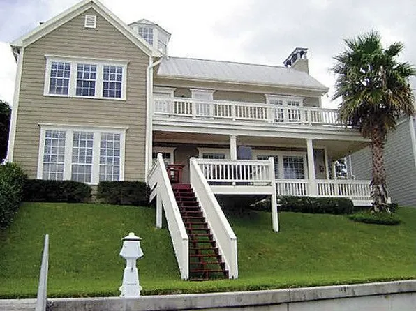 526 Southport Ln, Kemah, TX 77565