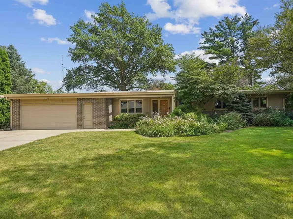 215 Lillian Ln, Waterloo, IA 50701