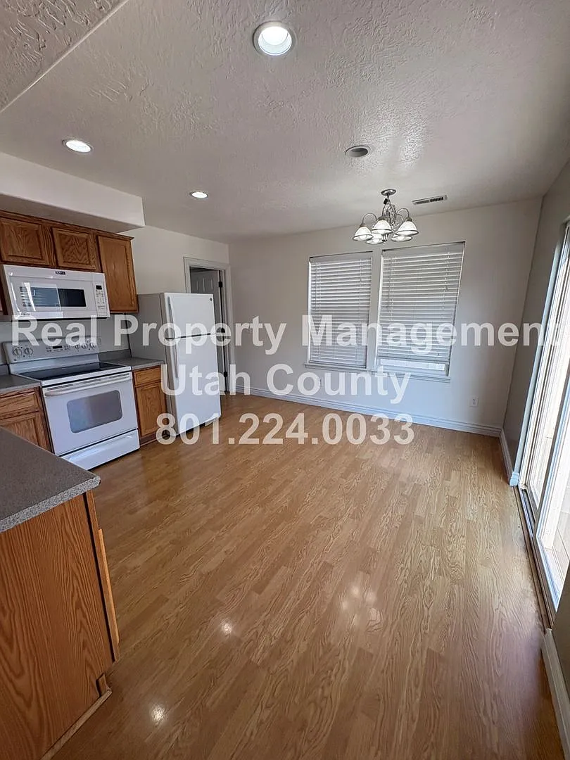 Beautiful 3-Bedroom Home in Springville Spacious Living & Convenient Location — Photo 4