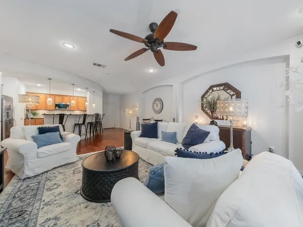 950 Henderson St APT 1104, Fort Worth, TX 76102