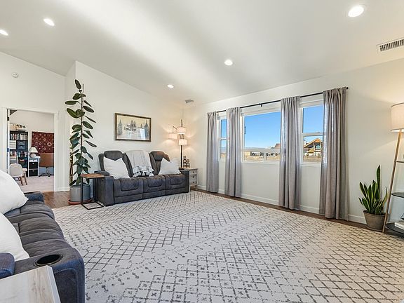 5th image of 56577 Hawthorne Ln