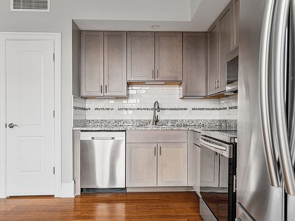 3rd image of 25 Lawrence St #2B