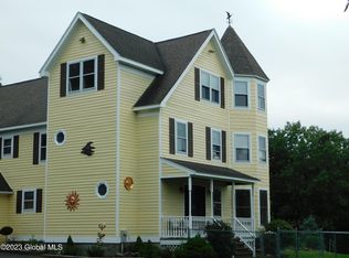 37 Lashway Ln, East Greenbush, NY 12061