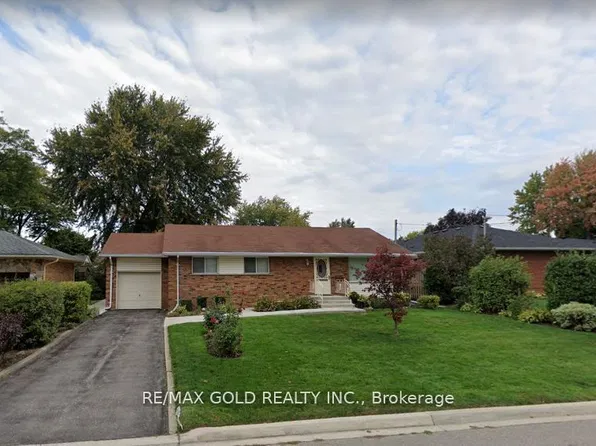 18 Suburban Dr, Mississauga, ON L5N 1G5