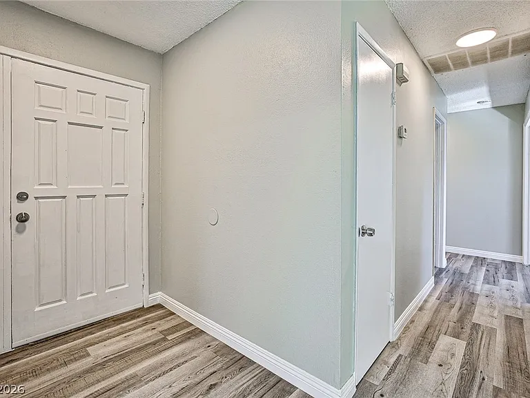 1320 Robin St — Photo 19